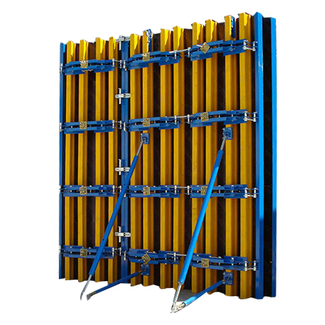 Adjustable radius arc formwork