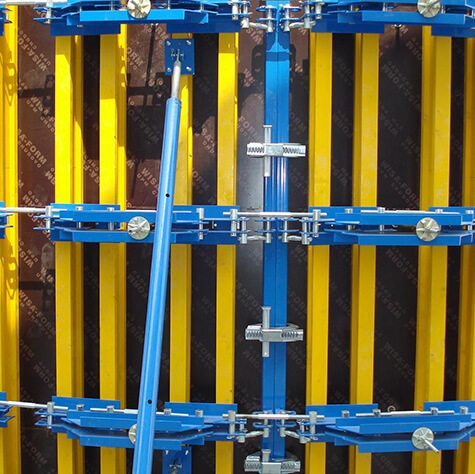 Adjustable radius arc formwork