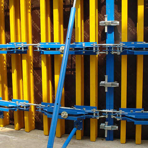 Adjustable radius arc formwork