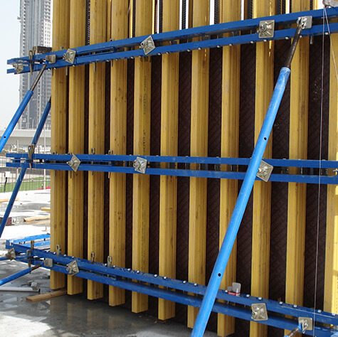 Adjustable radius arc formwork