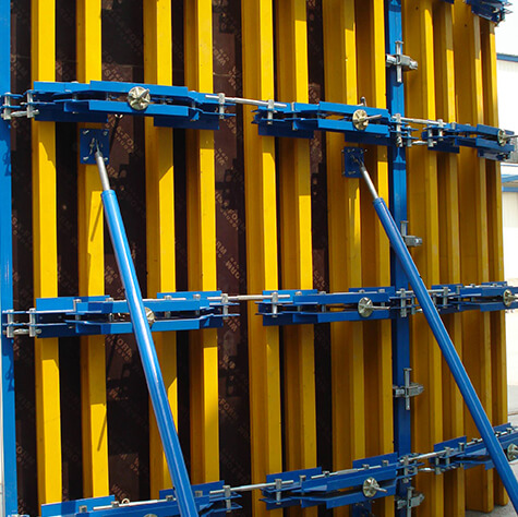 Adjustable radius arc formwork